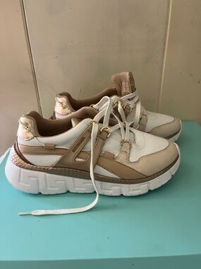 Luz Da Lua Athletic Shoes size 38